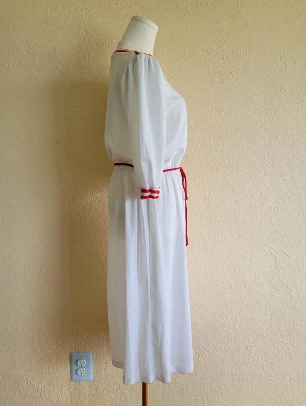 Timely Trends | 80s Vintage White & Red Tie Waist Dress